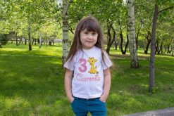 girl with giraffe birthday tshirt