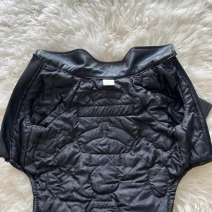 Top Gun Black Leather Dog Jacket – Aviator Style with Embroidered Patches - Image 5